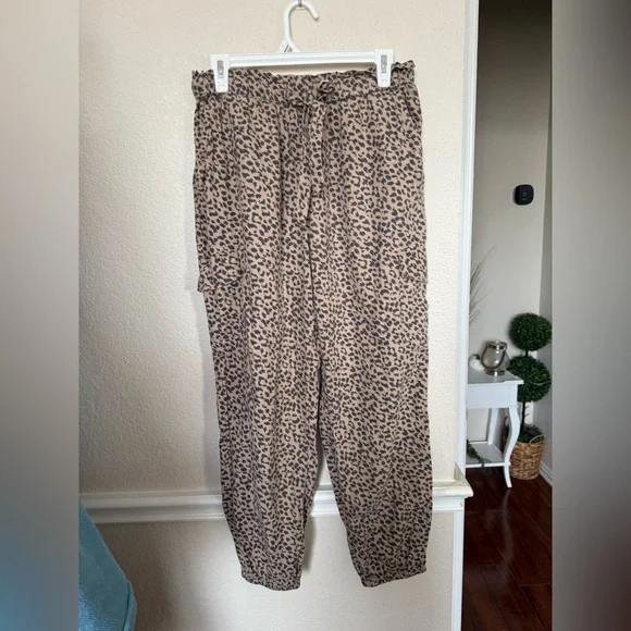 Aerie Leopard Print Joggers - Tan and Black medium - Picture 9 of 16